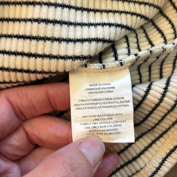 O'Neill Black and White Striped Crop Top - Picture 4 of 10